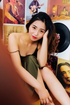 罚坐三角架尖尖图片